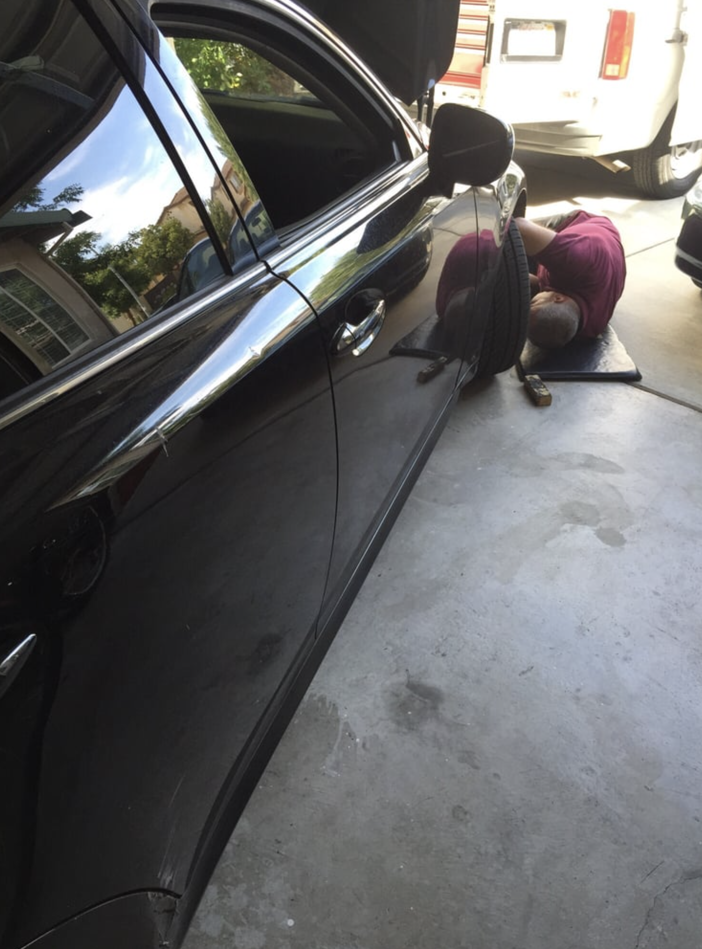 High-Point-tire-service image shows roadside mobile mechanics in High Pont, NC